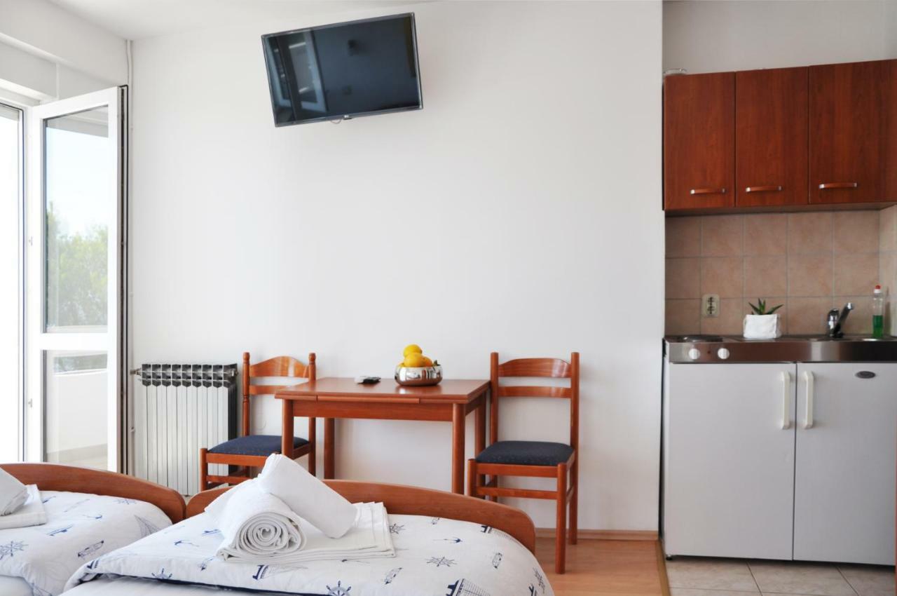 Sunrise Apartments And Studio Apartments Lokva Rogoznica Exterior photo