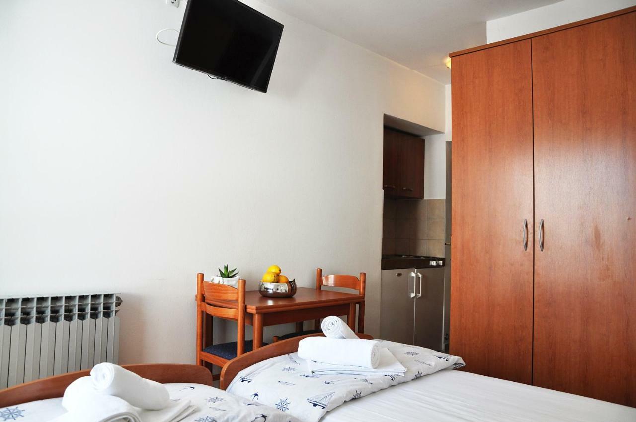 Sunrise Apartments And Studio Apartments Lokva Rogoznica Exterior photo
